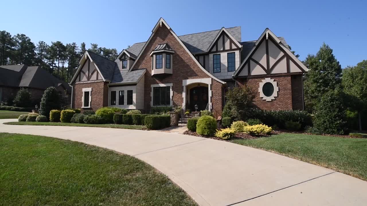 3022 Kings Manor Drive